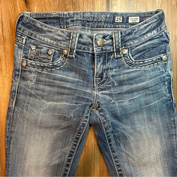 Miss Me women’s low rise medium / light wash bootcut jeans - Picture 3 of 6